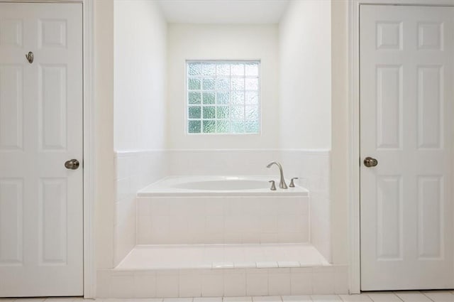 340 Oak Grove Island Dr, Brunswick, GA 31523 - full bathroom with a garden tub