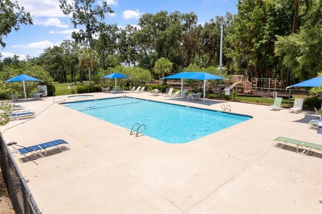 340 Oak Grove Island Dr, Brunswick, GA 31523 - community pool with a patio and view of scattered trees