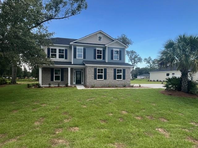 view of front facade featuring a front yard