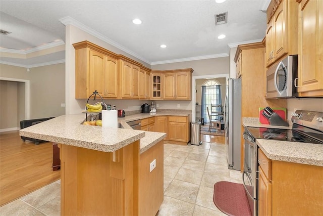 kitchen with a peninsula, ornamental molding, recessed lighting, a breakfast bar, and appliances with stainless steel finishes