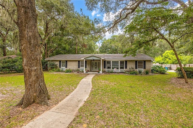 single story home with a front yard