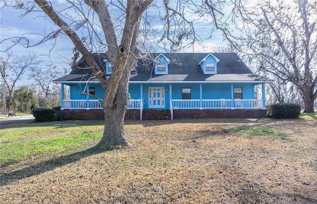 view of front of home featuring a front yard and covered porch