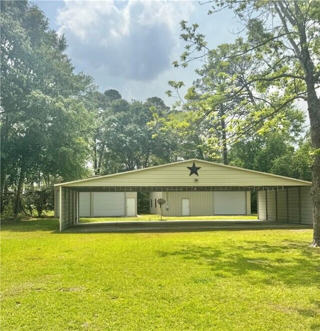123 Blount St, Reidsville, GA 30453 - garage with a yard