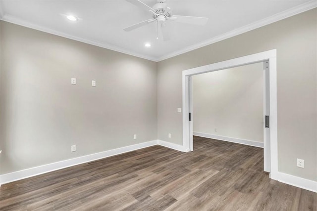 empty room featuring dark wood-type flooring, ornamental molding, and ceiling fan