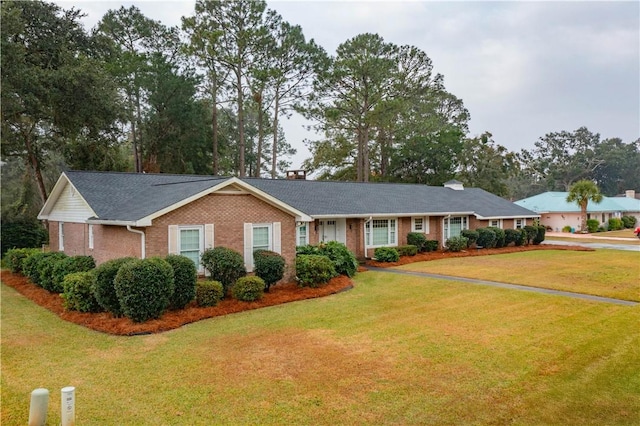 ranch-style home featuring a front lawn