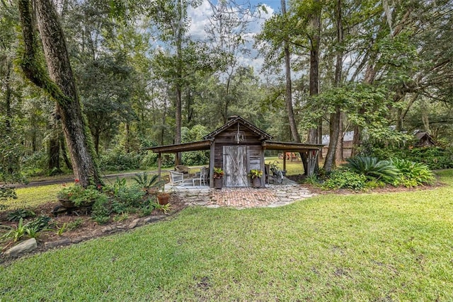 view of yard with a patio