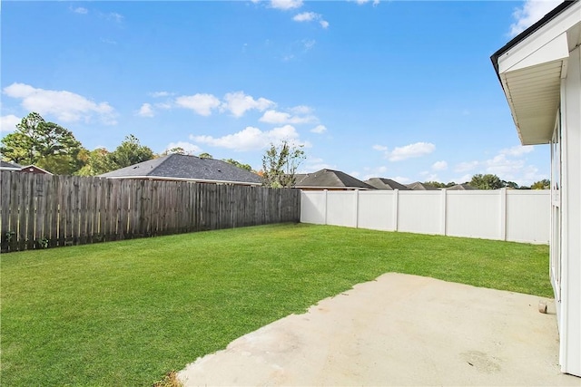 view of yard featuring a patio