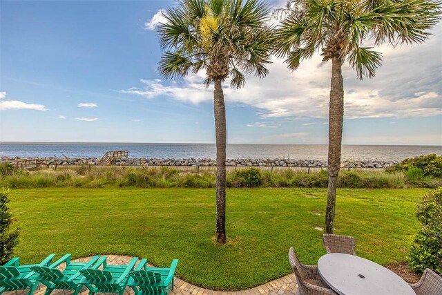 view of yard featuring a water view