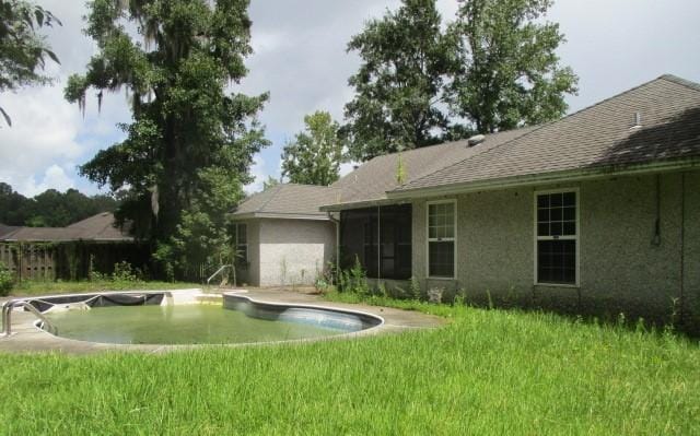 view of pool featuring a lawn