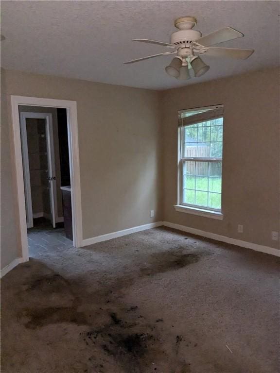 empty room featuring ceiling fan