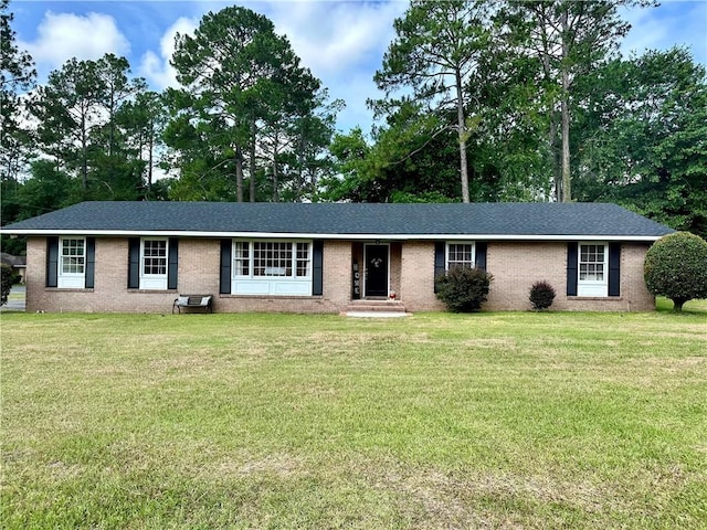 single story home featuring a front lawn