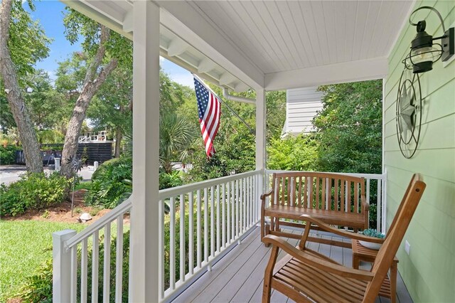 630 Sheraton Plz, Saint Simons Island, GA 31522 - view of wooden porch