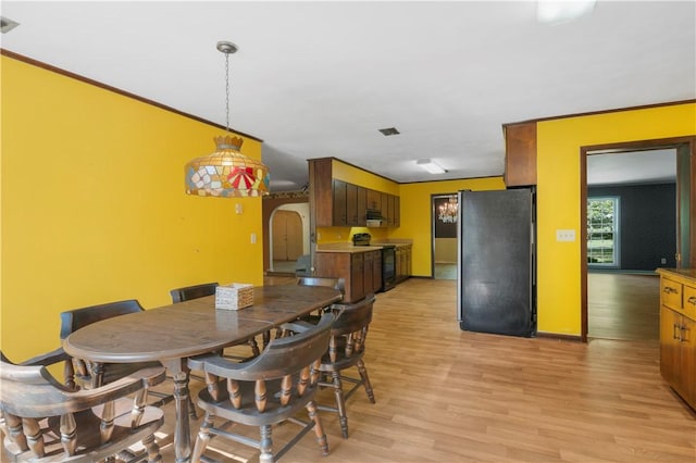 208 Plantation Dr, Waycross, GA 31501 - dining room featuring light wood-type flooring, baseboards, crown molding, and visible vents