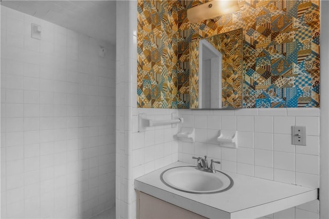 208 Plantation Dr, Waycross, GA 31501 - bathroom with vanity
