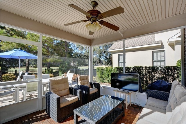 sunroom featuring ceiling fan