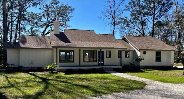 ranch-style house featuring a porch and a front lawn