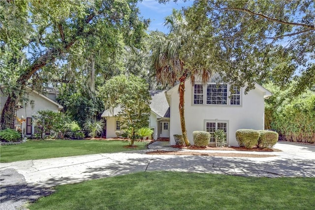 view of front facade featuring a front lawn and stucco siding