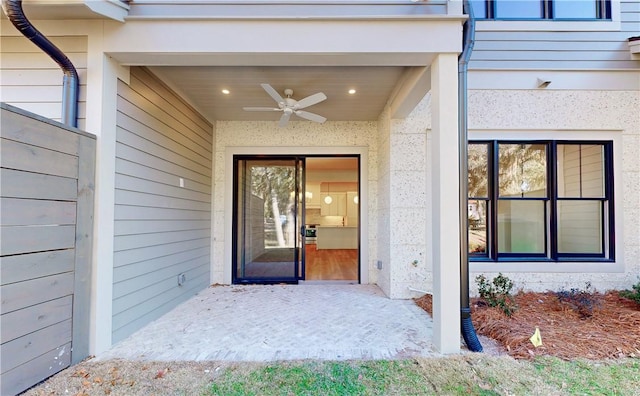 property entrance featuring ceiling fan