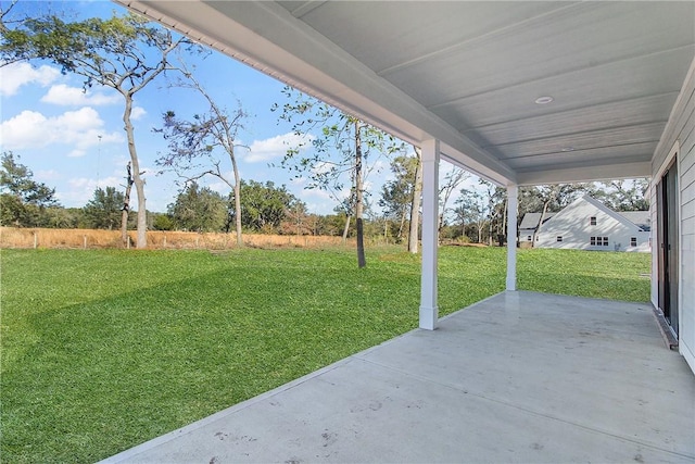 view of yard featuring a patio