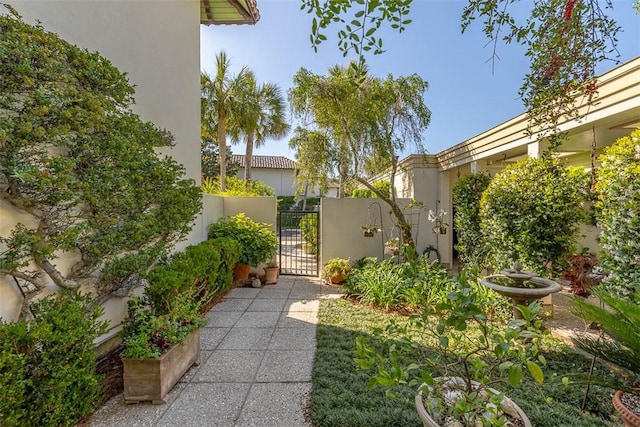 1212 River Club Dr, Sea Island, GA 31561 - view of yard with a gate