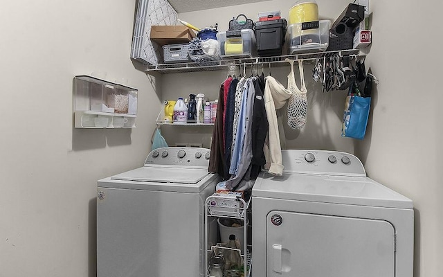 352 Pecan Pointe Dr, Brunswick, GA 31525 - laundry room with washer and clothes dryer