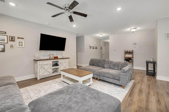 63 Greyfield Dr, Brunswick, GA 31525 - living area featuring ceiling fan, baseboards, wood finished floors, and recessed lighting