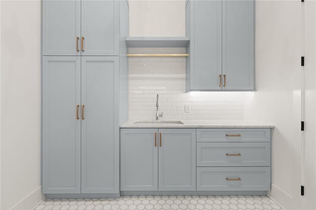 104 Point Ln, Saint Simons Island, GA 31522 - kitchen featuring light countertops, decorative backsplash, and gray cabinetry
