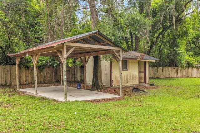 122 Tyson Ln, Allenhurst, GA 31301 - fenced backyard with a patio area and a detached carport