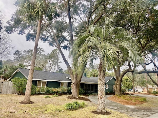 view of front of property