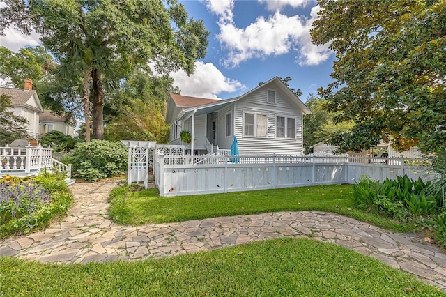 1000 Union St, Brunswick, GA 31520 - back of house with a fenced front yard