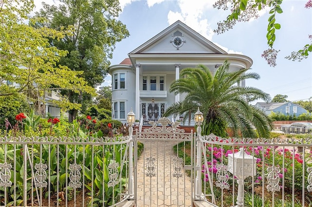 1000 Union St, Brunswick, GA 31520 - view of front of property with a fenced front yard and a gate
