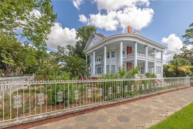 1000 Union St, Brunswick, GA 31520 - neoclassical / greek revival house featuring covered porch and a chimney