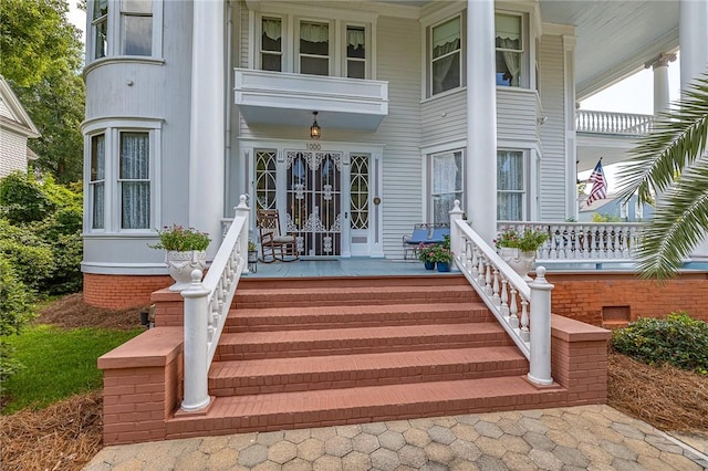 1000 Union St, Brunswick, GA 31520 - entrance to property with covered porch