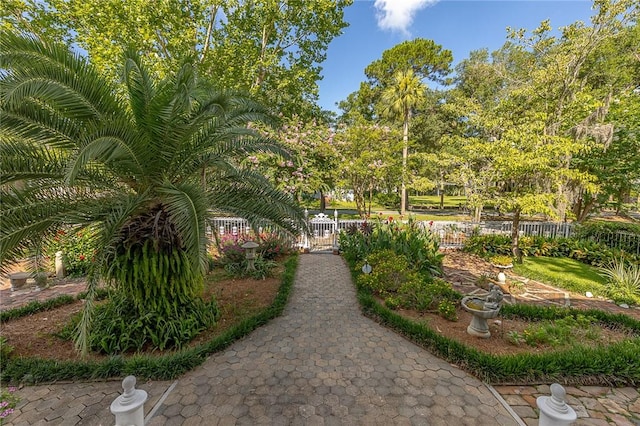 1000 Union St, Brunswick, GA 31520 - view of property's community featuring a gate