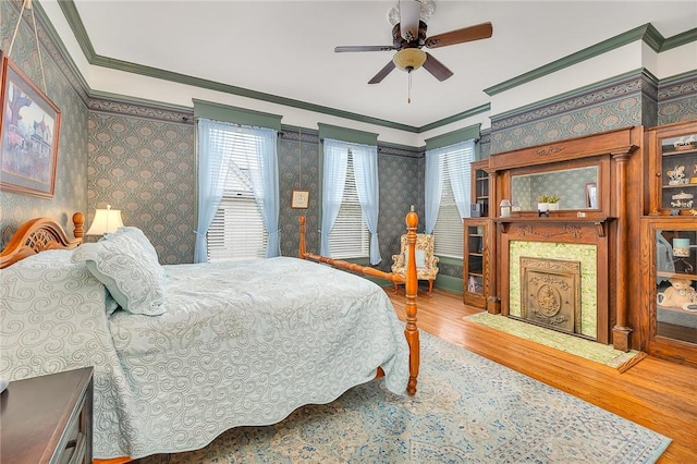 1000 Union St, Brunswick, GA 31520 - bedroom with wallpapered walls, wood finished floors, crown molding, and a ceiling fan