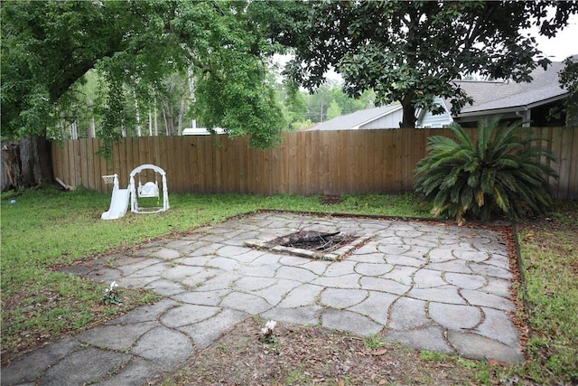 102 Avalon Ct, Kingsland, GA 31548 - fenced backyard featuring a patio area