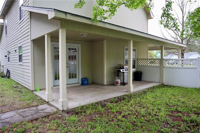 102 Avalon Ct, Kingsland, GA 31548 - back of property featuring a patio