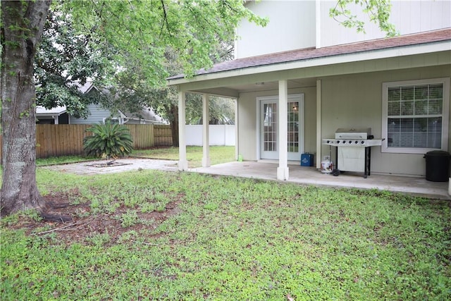102 Avalon Ct, Kingsland, GA 31548 - fenced backyard with a patio area