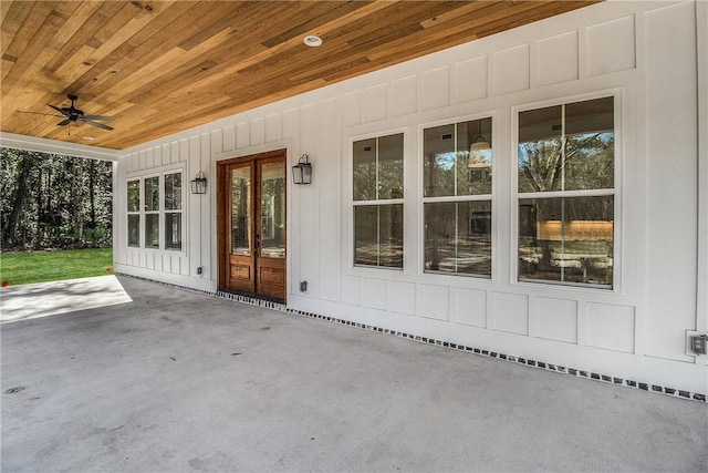 view of patio featuring ceiling fan