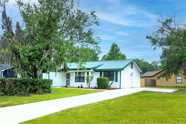 311 Sunnyside Dr, Saint Marys, GA 31558 - single story home featuring a front lawn and metal roof
