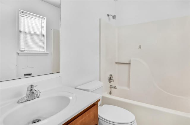311 Sunnyside Dr, Saint Marys, GA 31558 - full bath featuring toilet, vanity, and bathtub / shower combination