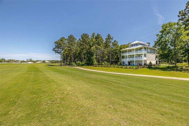 view of property's community featuring a yard