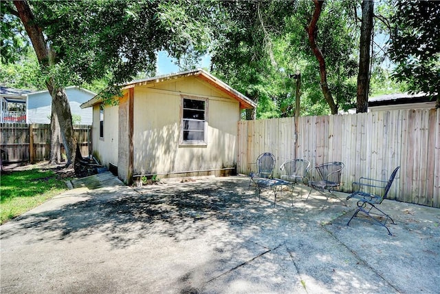 828 Lee St, Brunswick, GA 31520 - view of outbuilding featuring a fenced backyard