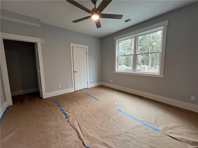 unfurnished bedroom featuring ceiling fan