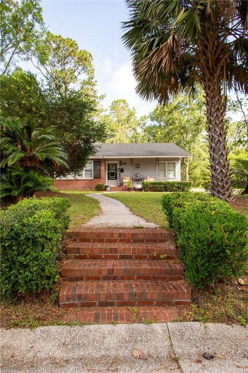 1405 Grove Ave, Waycross, GA 31501 - single story home with a front yard