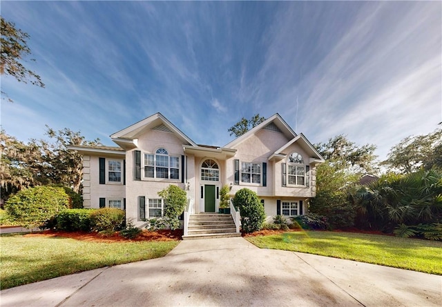 412 Palm Dr, Saint Simons Island, GA 31522 - bi-level home with a front yard and stucco siding