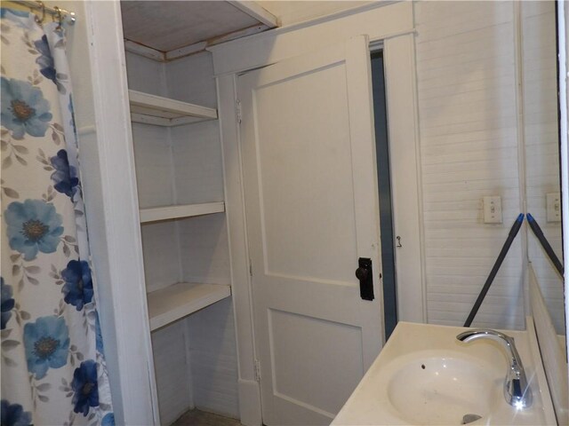 utility room with electric water heater