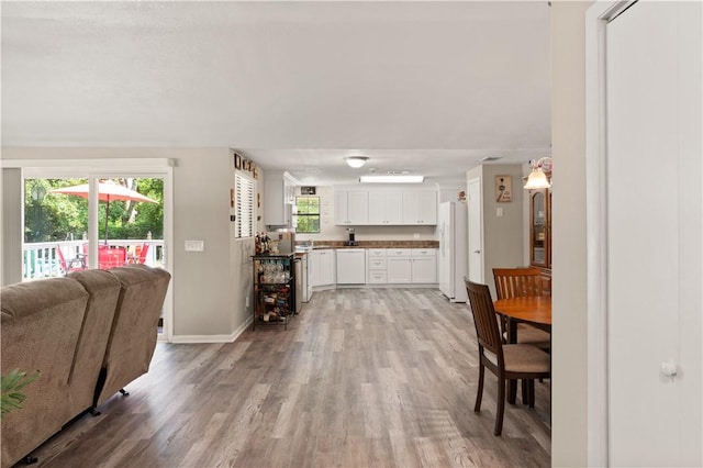 127 Landover Dr, Brunswick, GA 31525 - dining room featuring baseboards and light wood-style floors