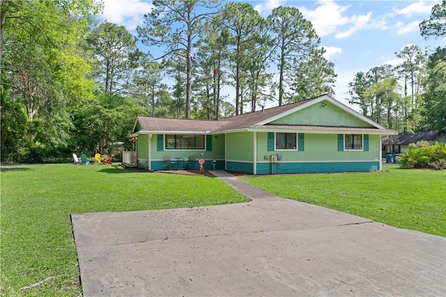 127 Landover Dr, Brunswick, GA 31525 - view of front of home with a front lawn