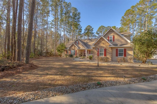 craftsman-style house featuring a front lawn